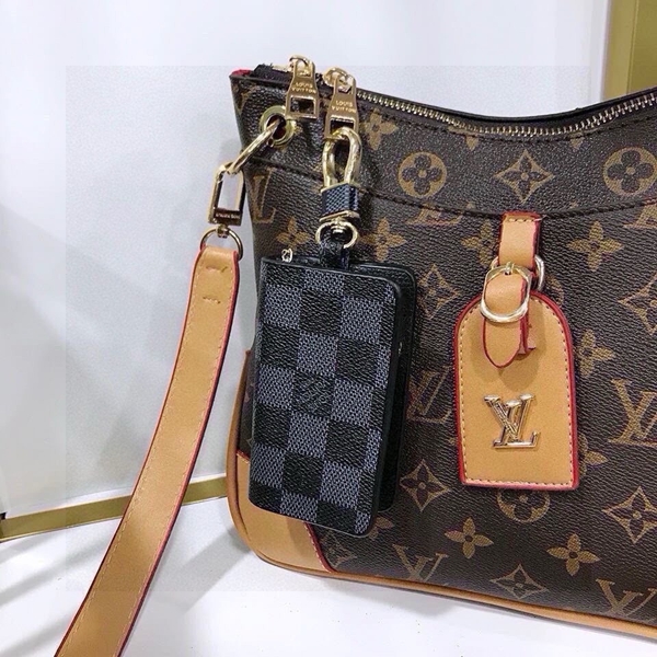 ブランドキーホルダー側面デザイン